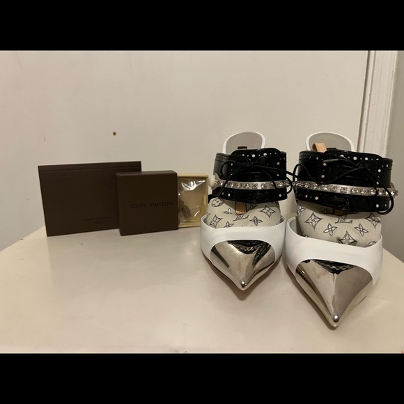 Louis Vuitton heels - Picture 2 of 11